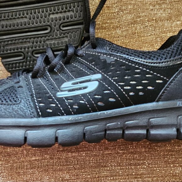 Women's Skechers Synergy Size 7 Black - Picture 3 of 5